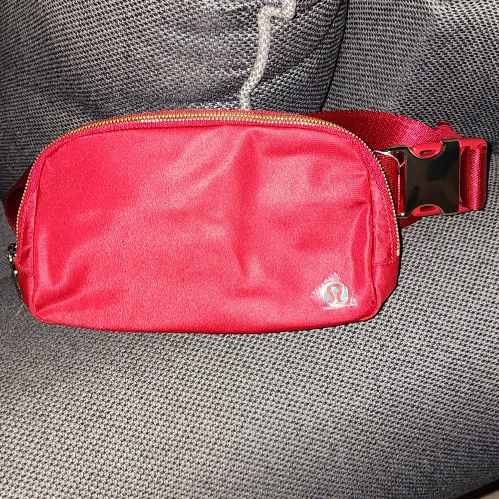 Lululemon lunar belt bag